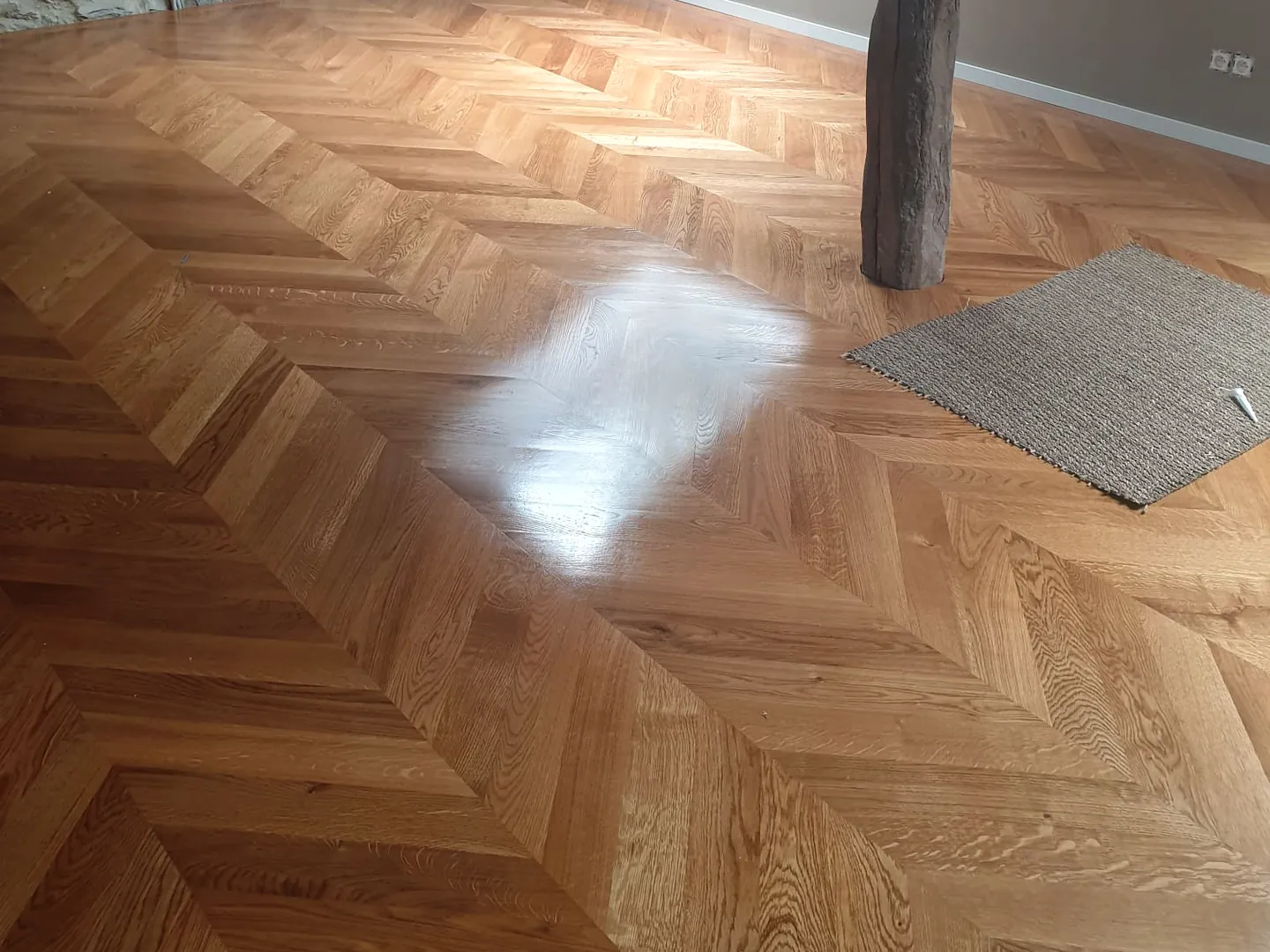 Point de Hongrie posé autour de murs en briques, chantier Wood Floors en Belgique
